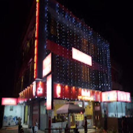 Redbell Suites Residency Kondotty Экстерьер фото