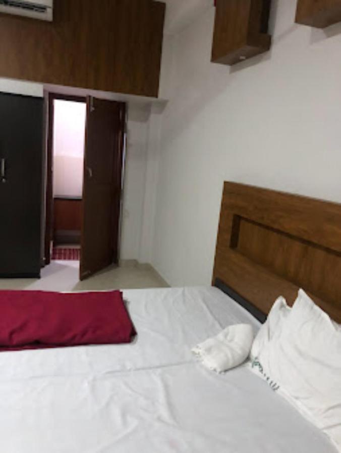 Redbell Suites Residency Kondotty Экстерьер фото