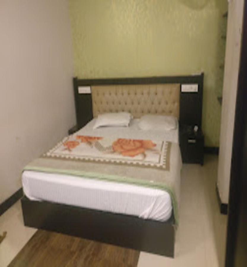 Redbell Suites Residency Kondotty Экстерьер фото